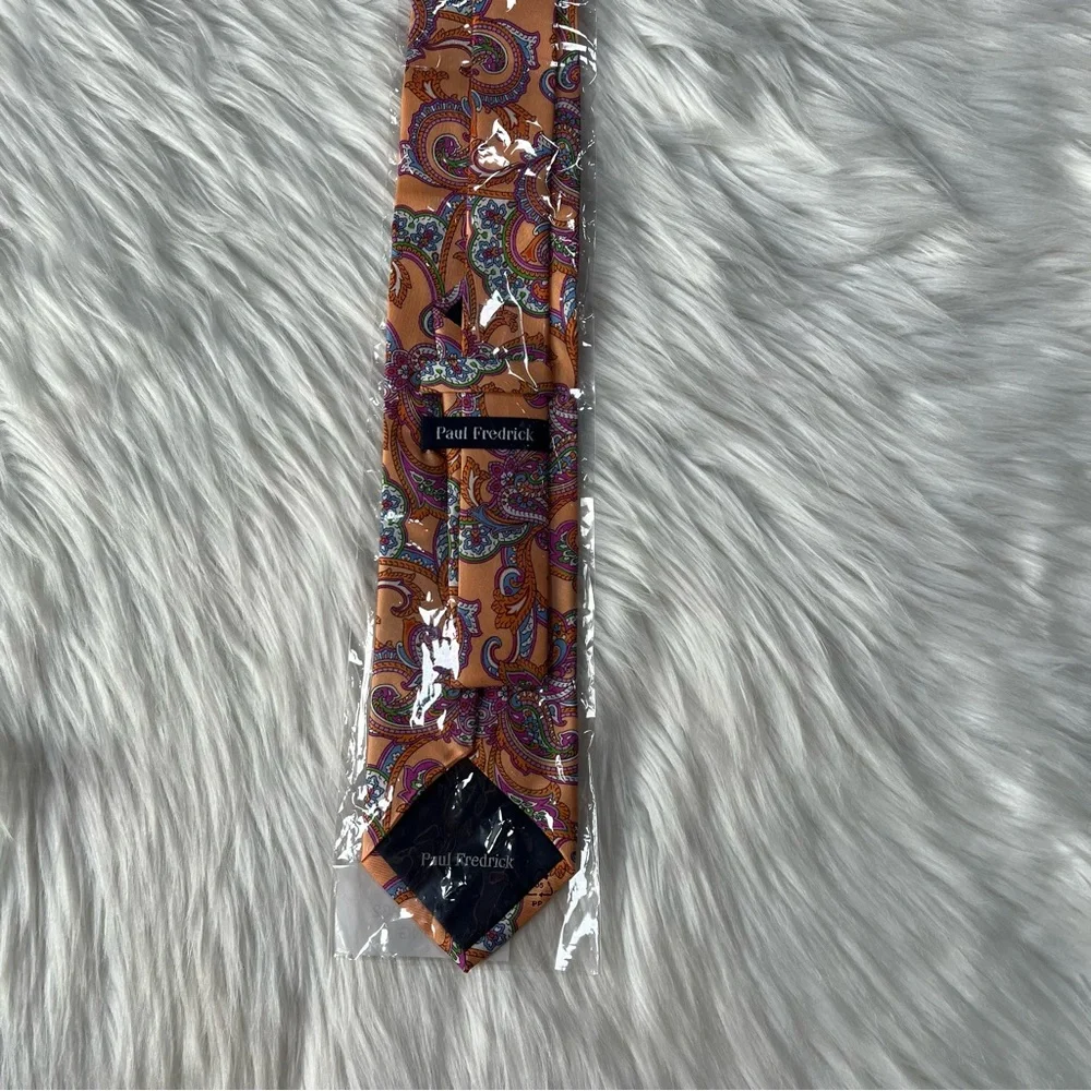 NWT Paul Fredrick 100% Silk Paisley‎ Tie